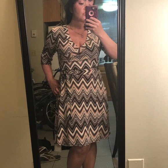 Sexy faux Wrapped knee length designed dress - Picture 1 of 7